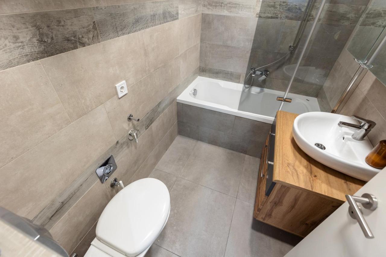 Kazinczy 10 Apartment With 3 Bedrooms Budapest Esterno foto